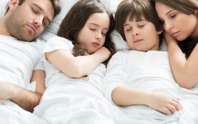 ¿Qué puedo hacer para que mi hijo logre dormir solo?