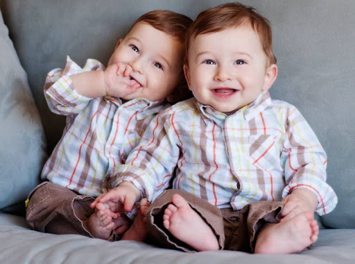 crianza de gemelos