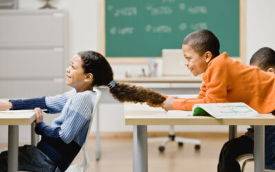 ¿Por Qué un Niño se Porta Mal en el Colegio y en Casa No?