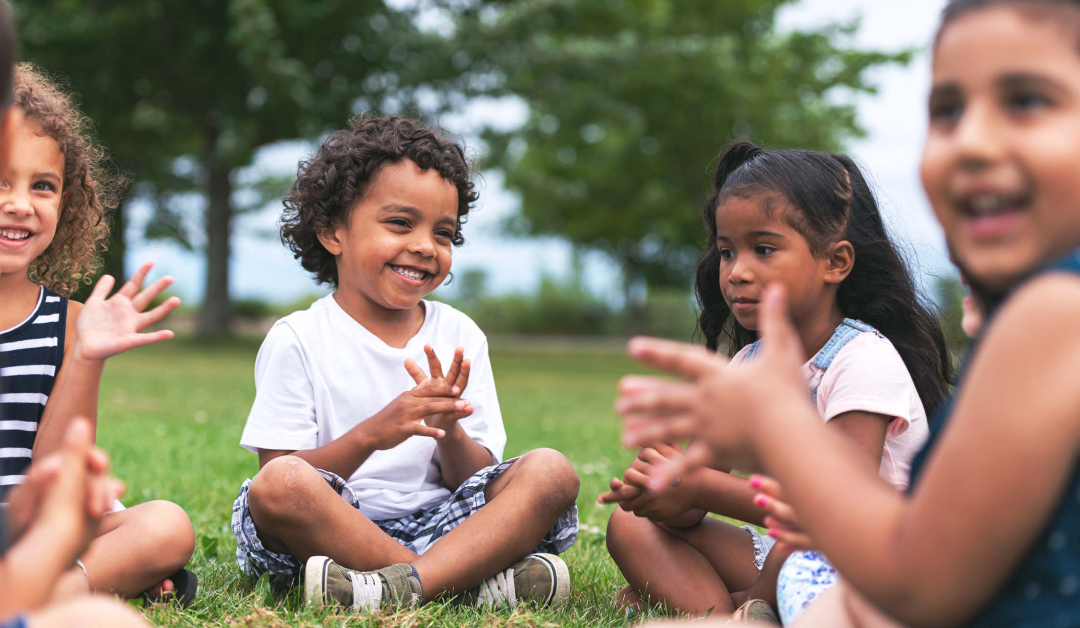 ¿Cómo Ayudar a Socializar a un Niño?