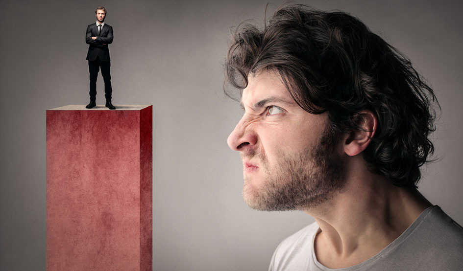 ¿Por qué la envidia persistente refleja problemas en la autoestima?