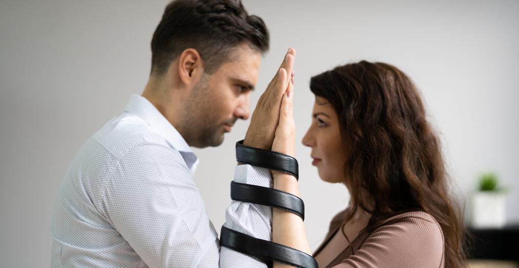 10 señales de que estás en una relación emocionalmente dependiente